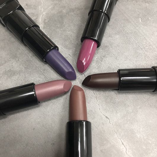 Labial Mate Chocolate Oscuro con Tonos Púrpura - Image 6