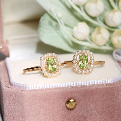 Anillo de Plata con Perla de Agua Dulce y Peridoto Baguette