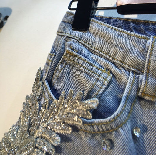 Jeans Rotos con Flores de Diamantes - Image 5