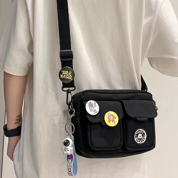 Bolsa Mensajera Crossbody para Hombre con Distintivo