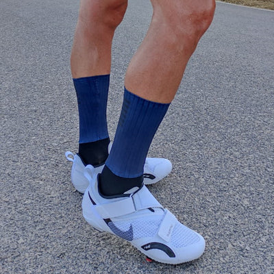 Calcetines Deportivos Transpirables para Ciclismo y Competencia - Image 3