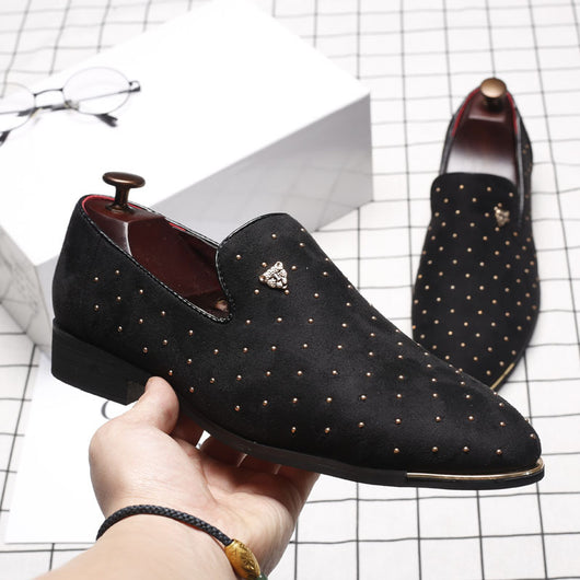 Zapatos de Cuero con Remaches Puntiagudos