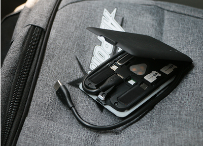 Organizador Portátil 5 en 1: Bolsa Multiusos para Cables, Tarjetas y Cargador Inalámbrico - Image 2