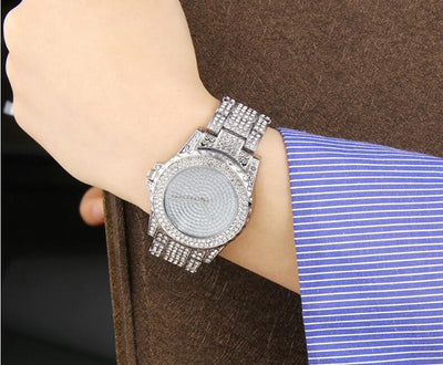 Reloj de Cuarzo Dorado con Cristales Brillantes para Mujer - Image 3