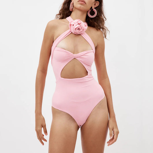 Jumpsuit Elegante con Flores en Relieve y Detalles Calados