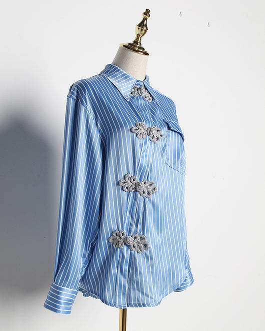 Blusa Retro Asimétrica con Rayas Diagonales y Hebilla Diseñadora - Image 2