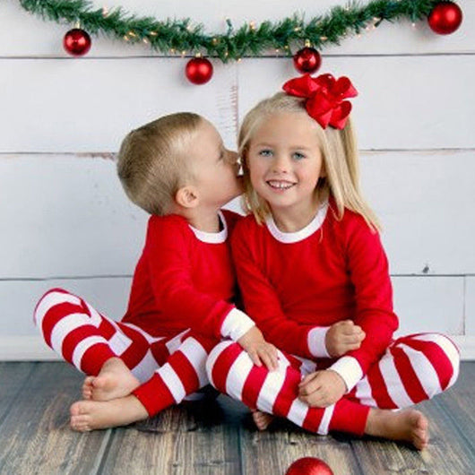 Pijamas Navideños a Rayas para Toda la Familia - Image 2