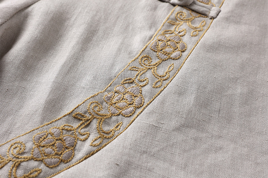 Blusa de Lino Bordada con Cuello Redondo - Image 9