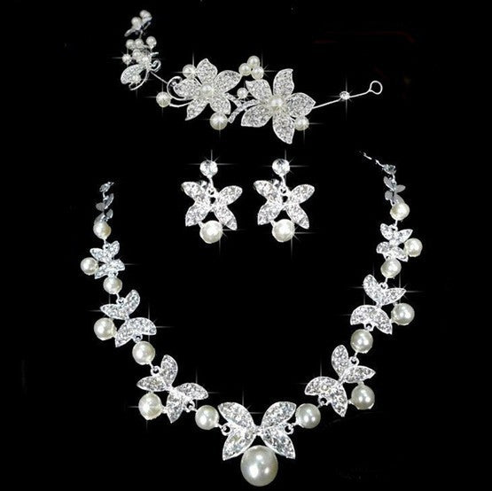 Conjunto de Joyería Nupcial con Mariposa - Collar de Perlas y Tocado de Cadena Suave