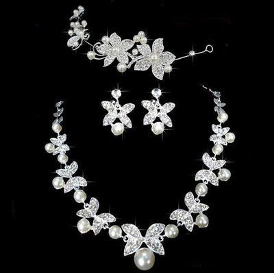 Conjunto de Joyería Nupcial con Mariposa - Collar de Perlas y Tocado de Cadena Suave