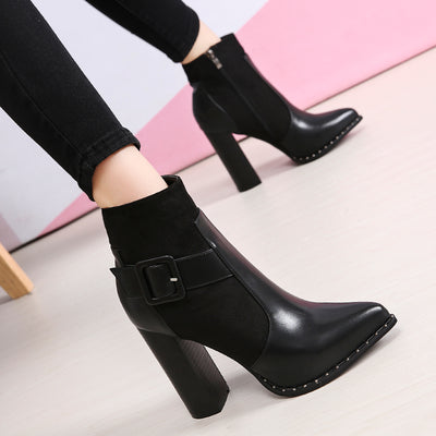Botas Cortas para Mujer con Punta Afilada y Hebilla de Patrón Serpiente en Gamuza