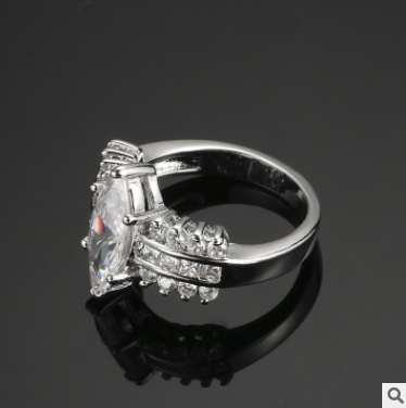 Anillo de Circonia Cúbica Baño de Platino - Diseño Moderno y Elegante - Image 5