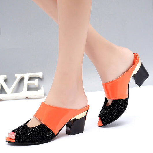 Sandalias de Tacón Cuadrado con Detalles de Strass en Charol - Image 5