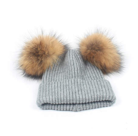 Gorro Tejido Cálido con Orejeras de Pompones para Niños - Otoño e Invierno - Image 4