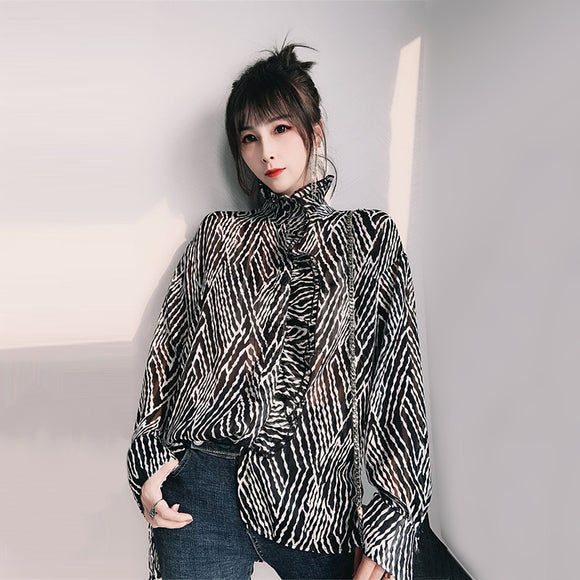 Blusa de Chifón con Cuello Parado y Volantes