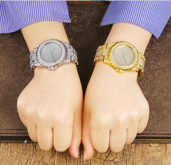 Reloj de Cuarzo Dorado con Cristales Brillantes para Mujer
