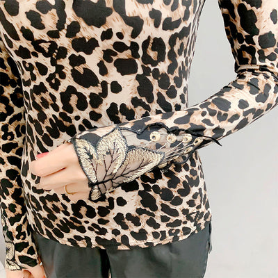 Blusa Estilo Occidental Estampado Leopardo con Encaje Bordado - Image 6