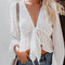Blusa Blanca con Cuello en V y Mangas Farol