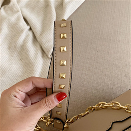 Bolso de Hombro con Cadena y Tachuelas - Image 8