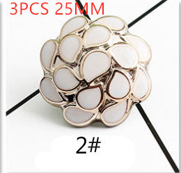 Broche Decorativo para Ajustar Ropa - Image 19