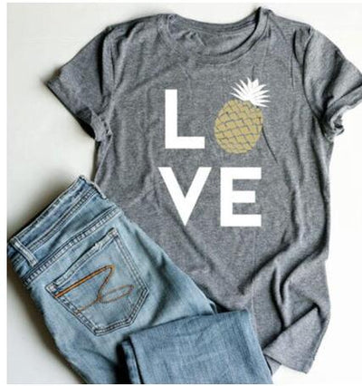 Playera gris con estampado de piña y amor de manga corta - Image 7