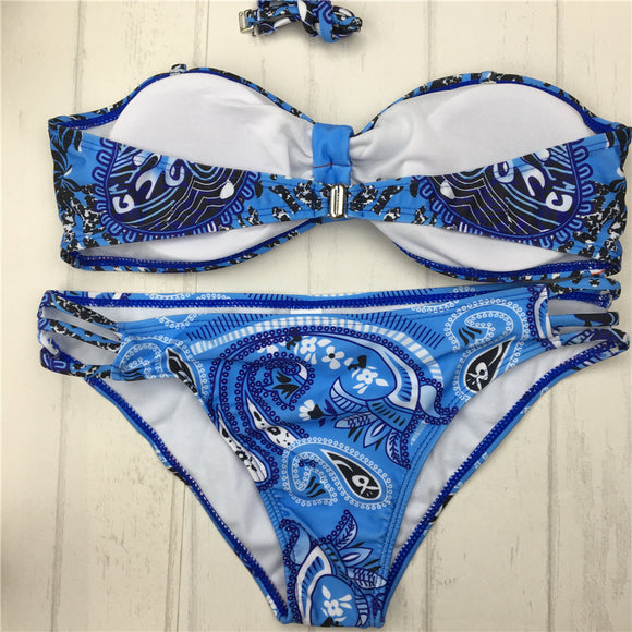 Bikini Blanco Estampado Azul con Soporte Acolchado y Estilo Vintage