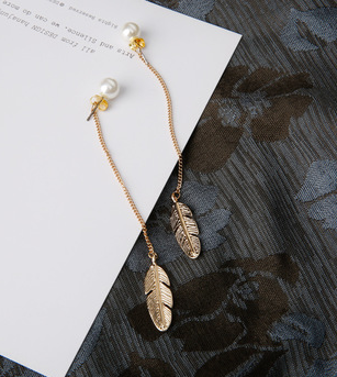 Aretes Largos de Perla con Hoja y Borla - Diseño Personalidad