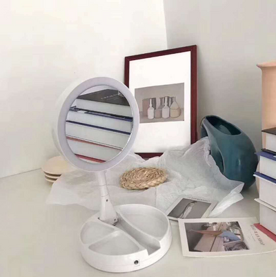 Espejo de Maquillaje LED Doble Cara Plegable con Almacenamiento y Carga USB - Image 4
