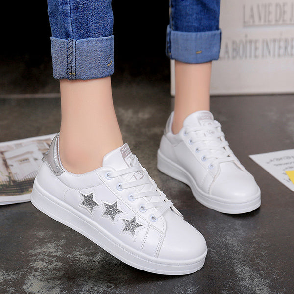 Zapatillas Blancas con Detalle de Estrella de Encaje