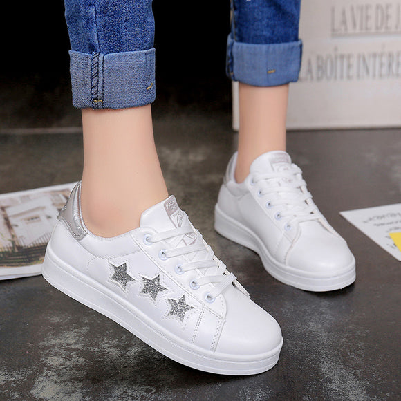 Zapatillas Blancas con Detalle de Estrella de Encaje