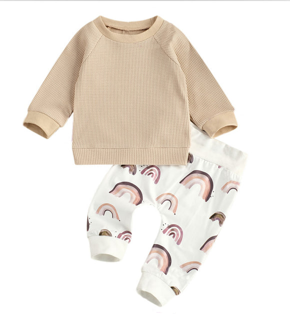 Conjunto Infantil de Dos Piezas con Estampado Arcoíris y Manga Larga