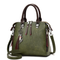 Bolso Elegante de Cuero con Dije de Gato y Borla