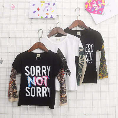 Remera Manga Larga con Diseño Tatuaje y Costuras