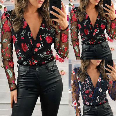 Camisa de Cuello V con Bordados y Detalles de Malla