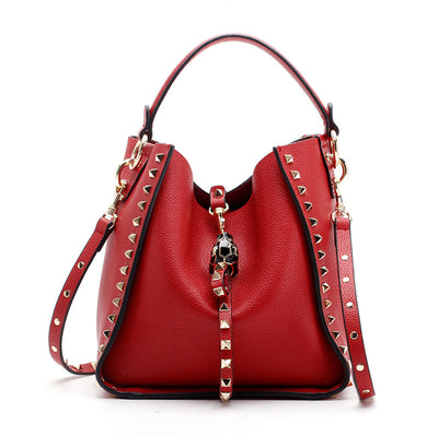 Bolso Bucket de Cuero Genuino con Cabeza de Leopardo y Tachas - Image 12