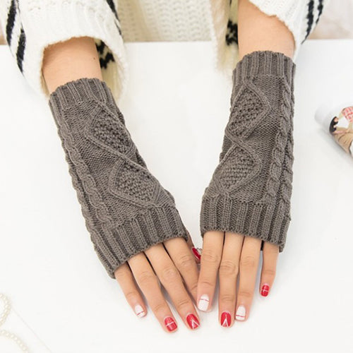 Guantes sin dedos con patrón de diamantes
