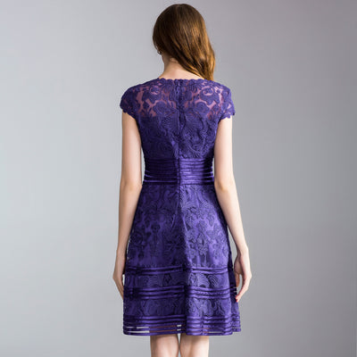 Vestido Entallado de Manga Corta con Bordado - Image 2