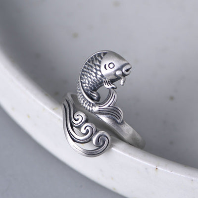 Anillo de Dedo Índice con Diseño de Ondas de Agua y Carpa