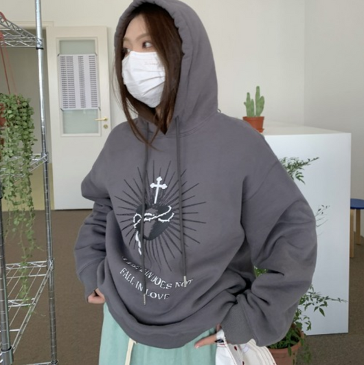 Sudadera Estampada con Capucha y Abrigo Retro de Terciopelo - Image 15