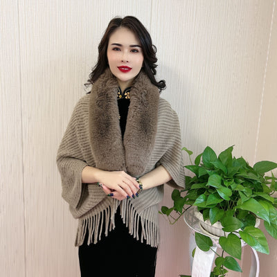 Chal Tejido con Cuello de Piel y Borlas para Mujer - Image 26