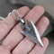 Collar de Plata para Hombre con Piedra en Forma de Arma