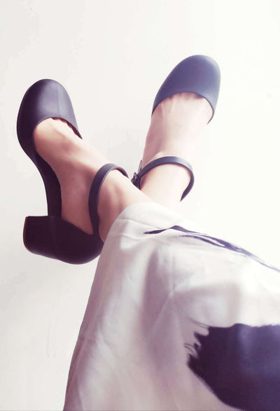 Sandalias de Tacón Medio con Suela Suave y Material PVC Flexible para Mujer - Image 9
