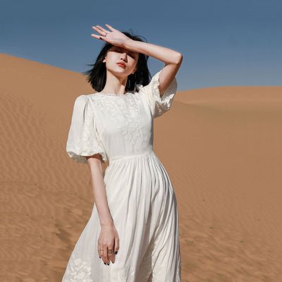 Vestido Blanco de Playa con Mangas Abullonadas - Perfecto para Vacaciones - Image 3