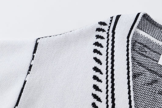 Cardigan Tejido Estilo Cómics Graffiti Blanco y Negro - Image 17