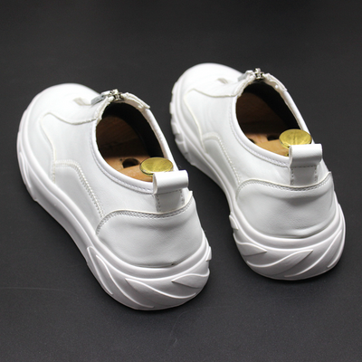 Zapatos Blancos de Cuero Brillante - Diseño Minimalista y Versátil - Image 5