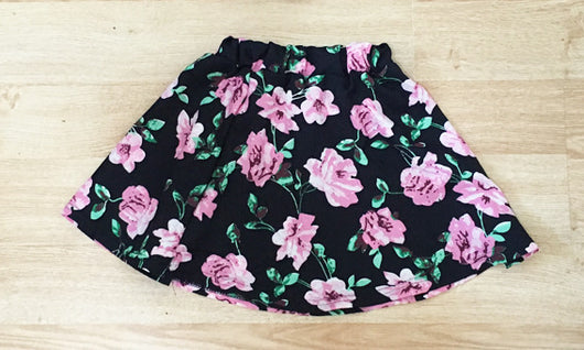Conjunto de Falda y Chaleco Niña con Diseño LOVE - Image 4
