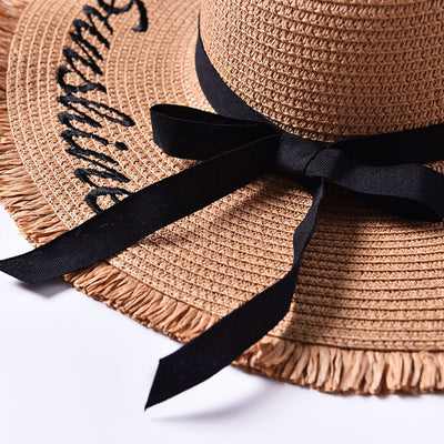 Sombrero de Playa Ancho con Letras Bordadas y Orilla Cruda - Image 3
