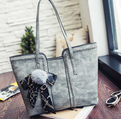 Bolso de Hombro con Pañuelo de Seda - Image 4