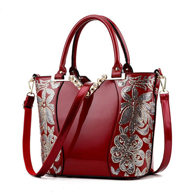 Bolso de Cuero Negro con Bordados Artesanales