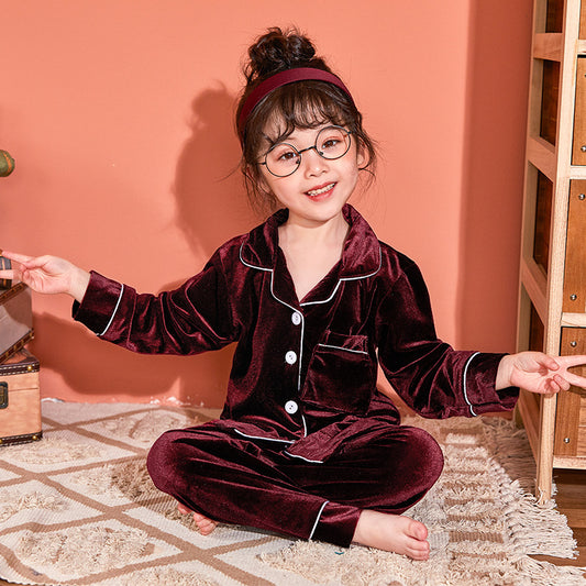 Pijama Infantil de Terciopelo Dorado - Conjunto Cómodo y Elegante
